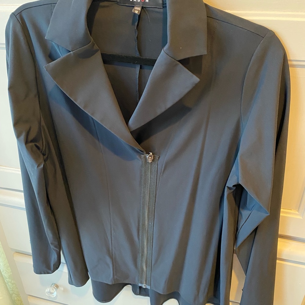 Black Blazer with Fitted Silhouette and Zipper Closure